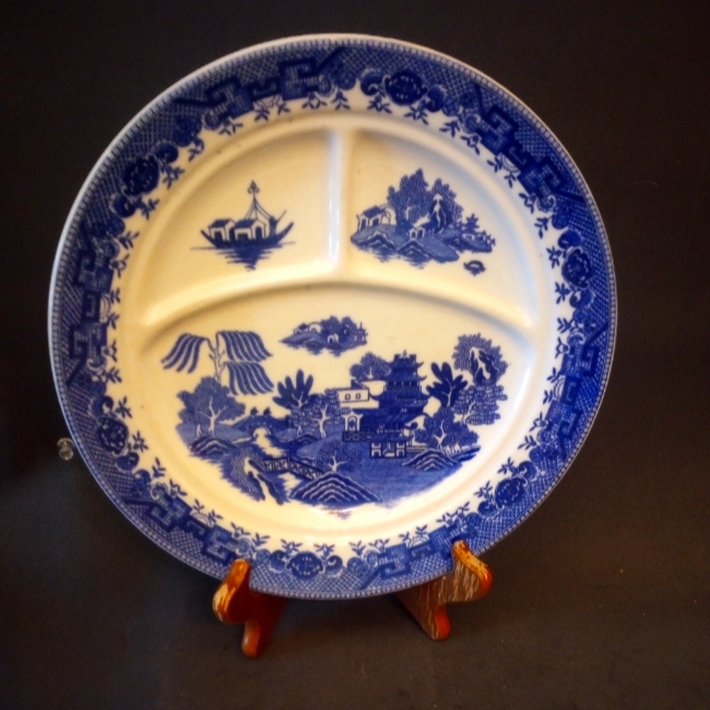 A Japanese blue and white porcelain divided dinner plate in excellent condition